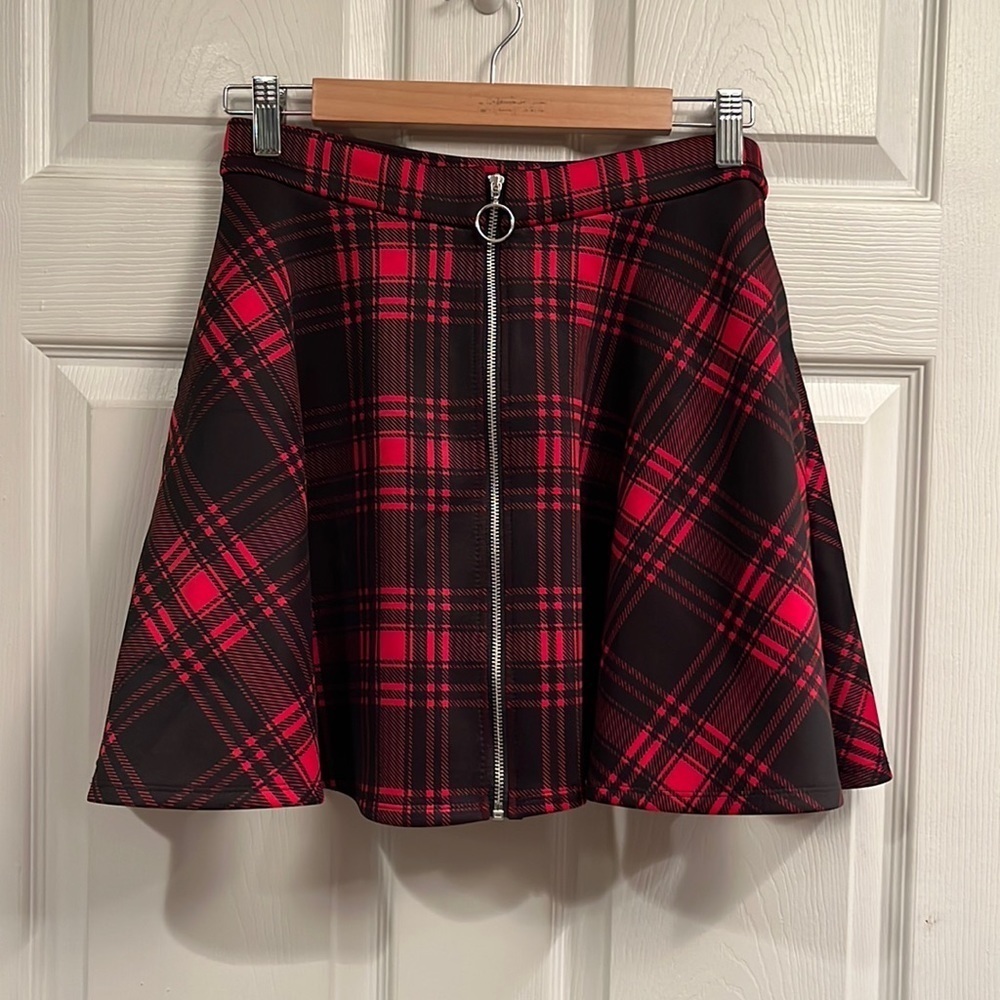 Hot Topic brand size S skirt with pockets and zipper